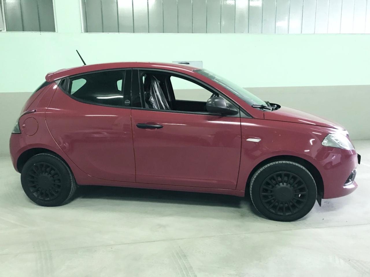 Lancia Ypsilon 1.0 FireFly 5 porte S&S Hybrid Ecochic Silver