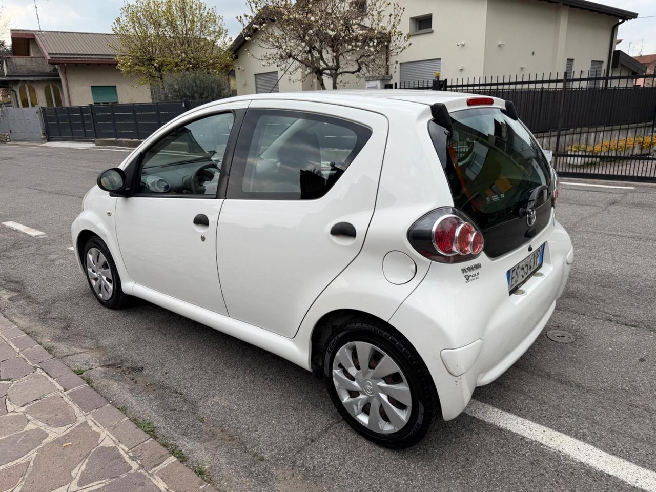 Toyota Aygo 1.0 12V VVT-i 5 porte Lounge Connect