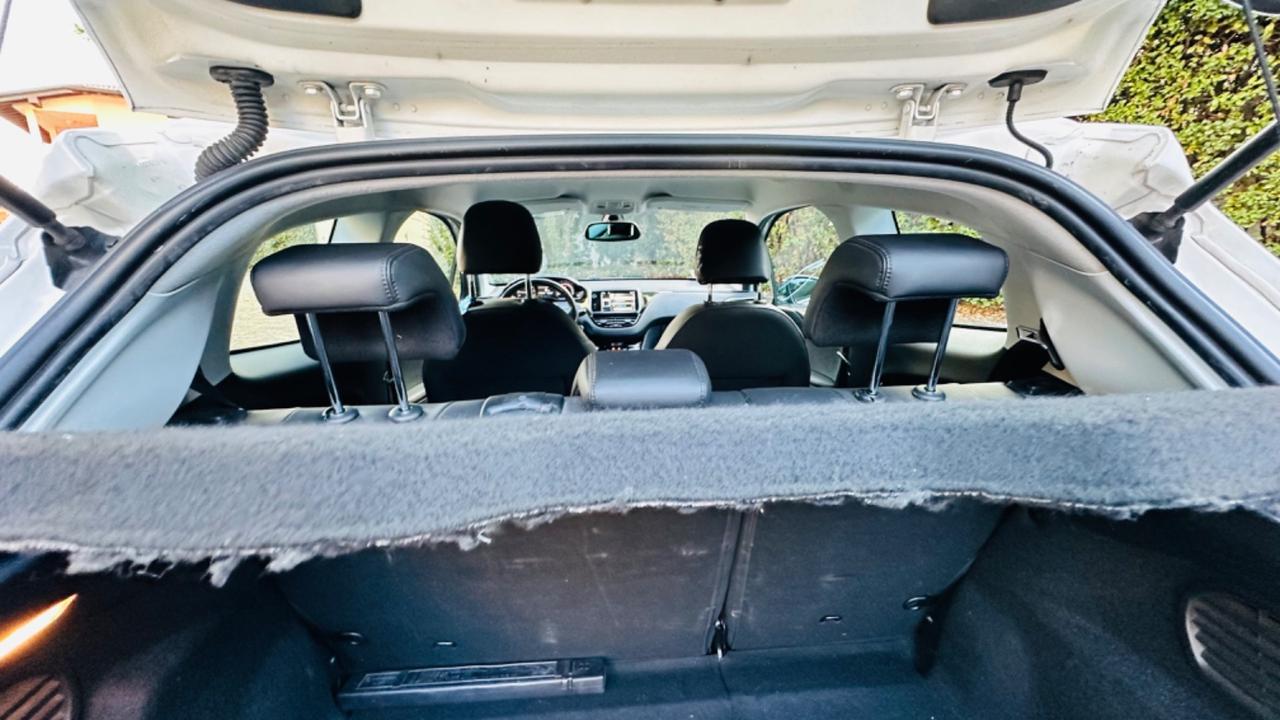 Peugeot 208.3 porte Allure.ok neopatentati.tagliandi certificati
