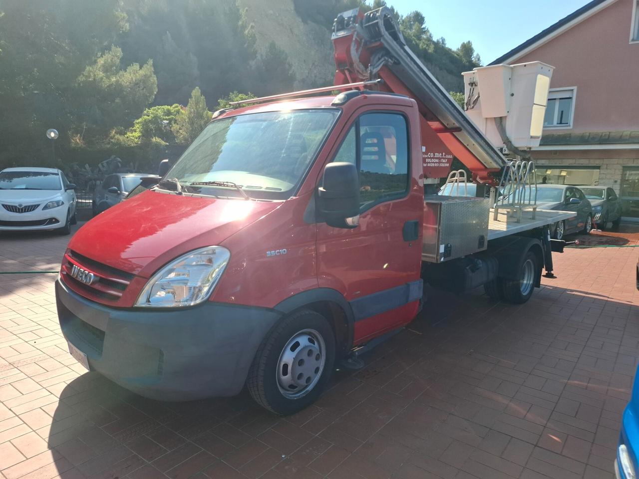 Iveco daily con piattaforma mobile cestello