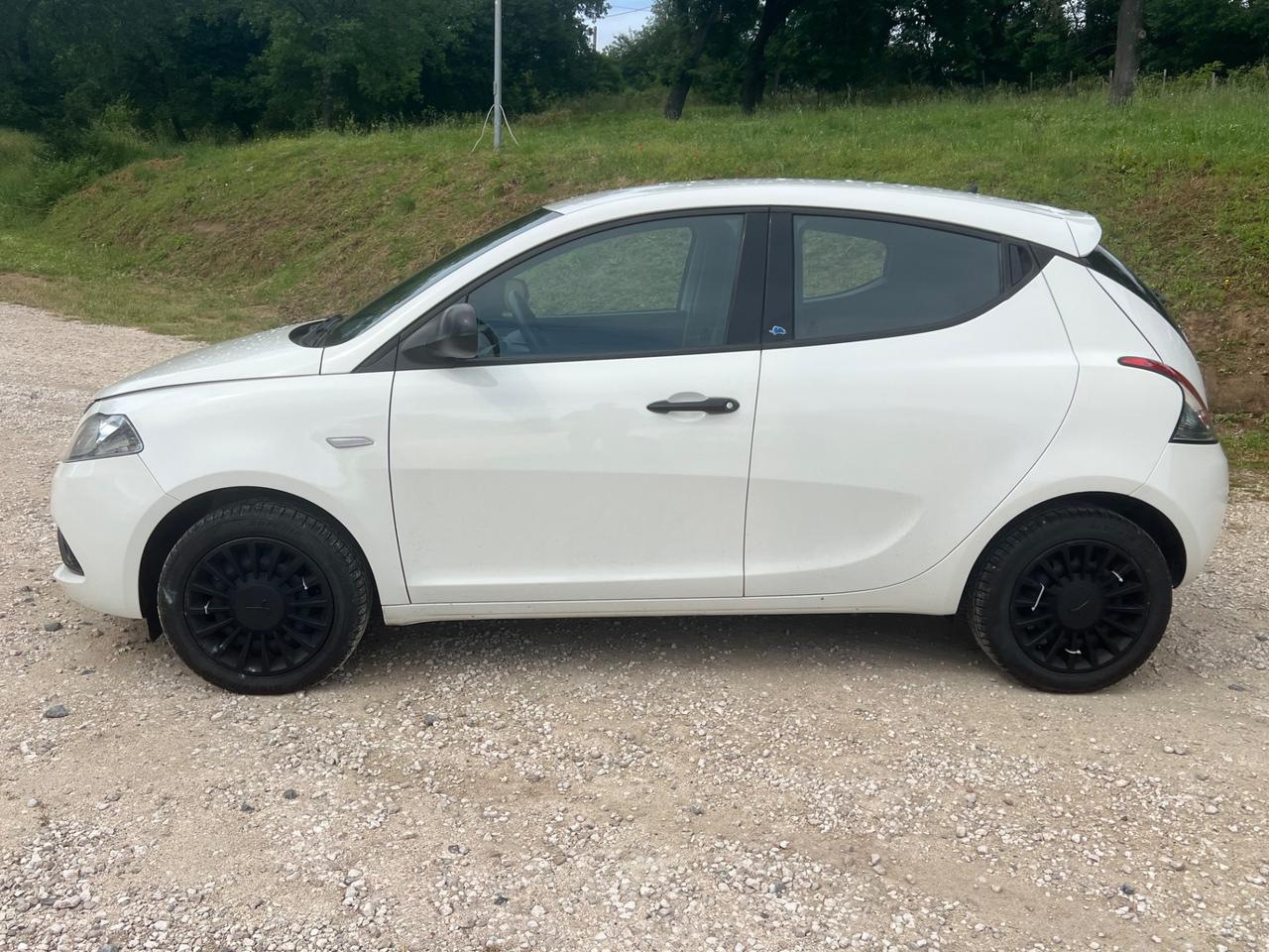 Lancia Ypsilon 1.2 69 CV Platinum NEOPATENTATI PERMUTE RATE GARANZIA