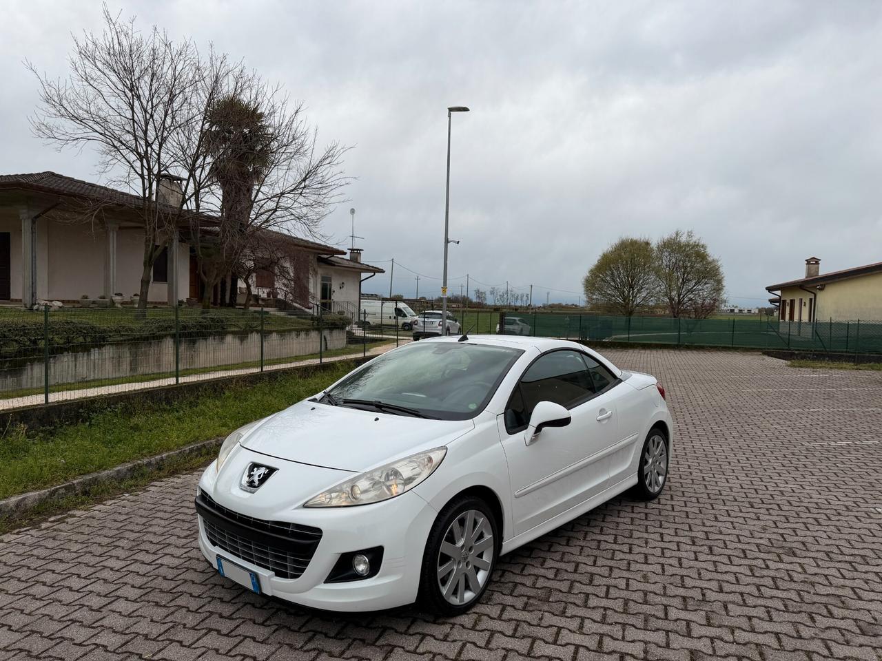 Peugeot 207cc 1.6 HDi Cabrio OK Neopatentati