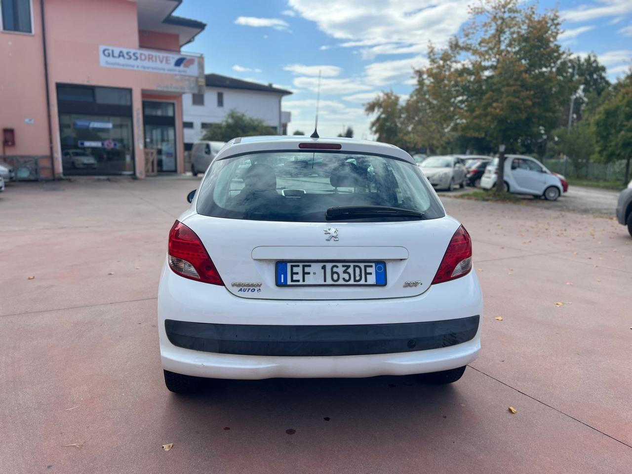 Peugeot 207 1.4 HDi 70CV 5p. Allure