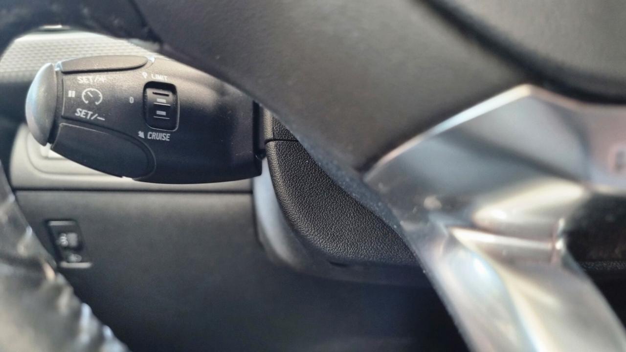 Peugeot 2008 1.2 KM 31.600 UNICO PROPRIETARIO,DISTRIBUZIONE FATTA