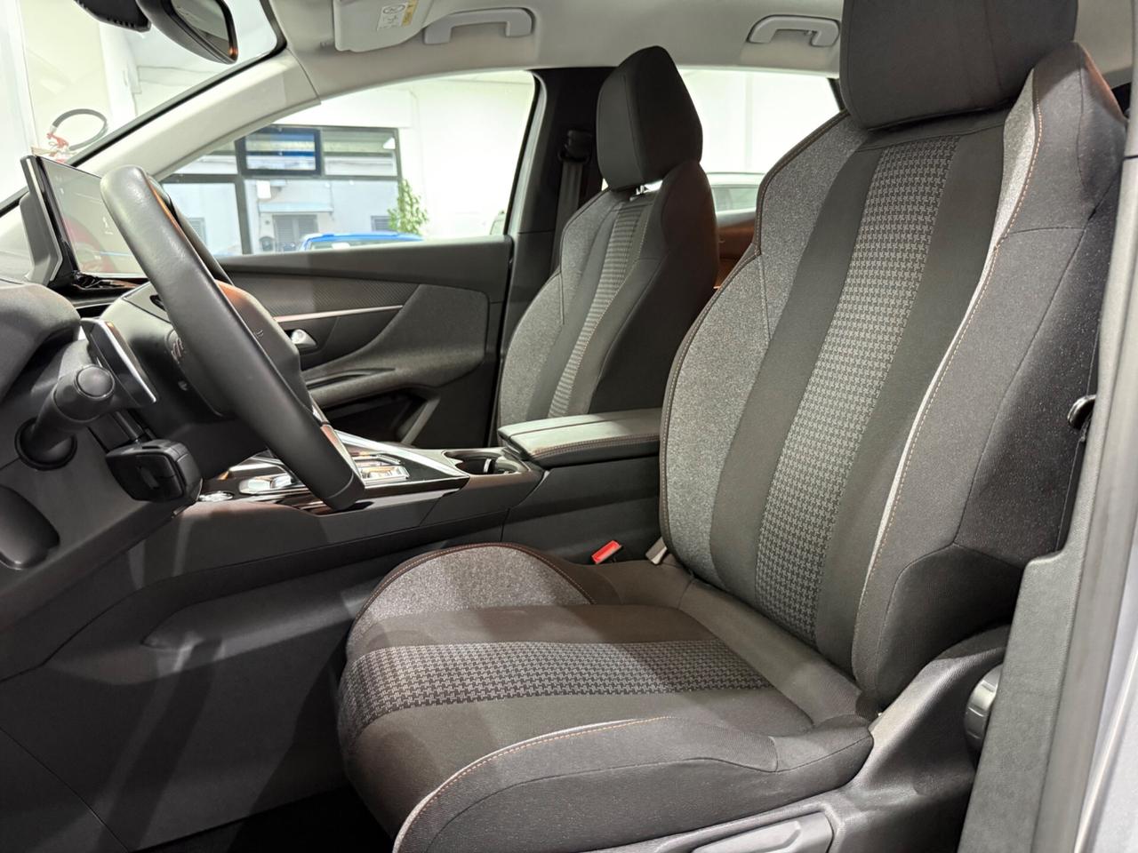 Peugeot 3008 BlueHDi 130 EAT8 Business Extra