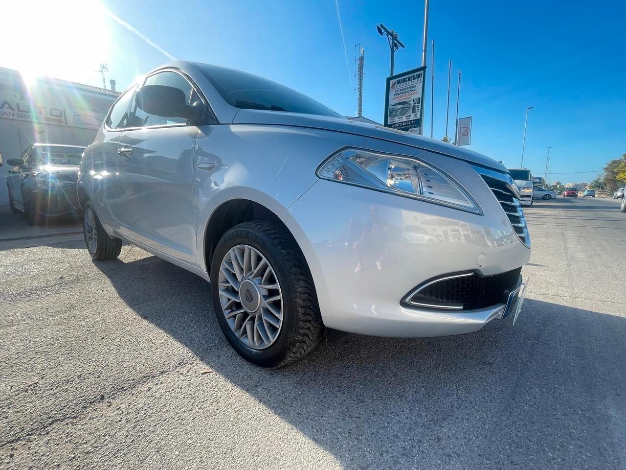 Lancia Ypsilon 0.9 TwinAir 85 CV 5 porte Metano Ecochic Gold