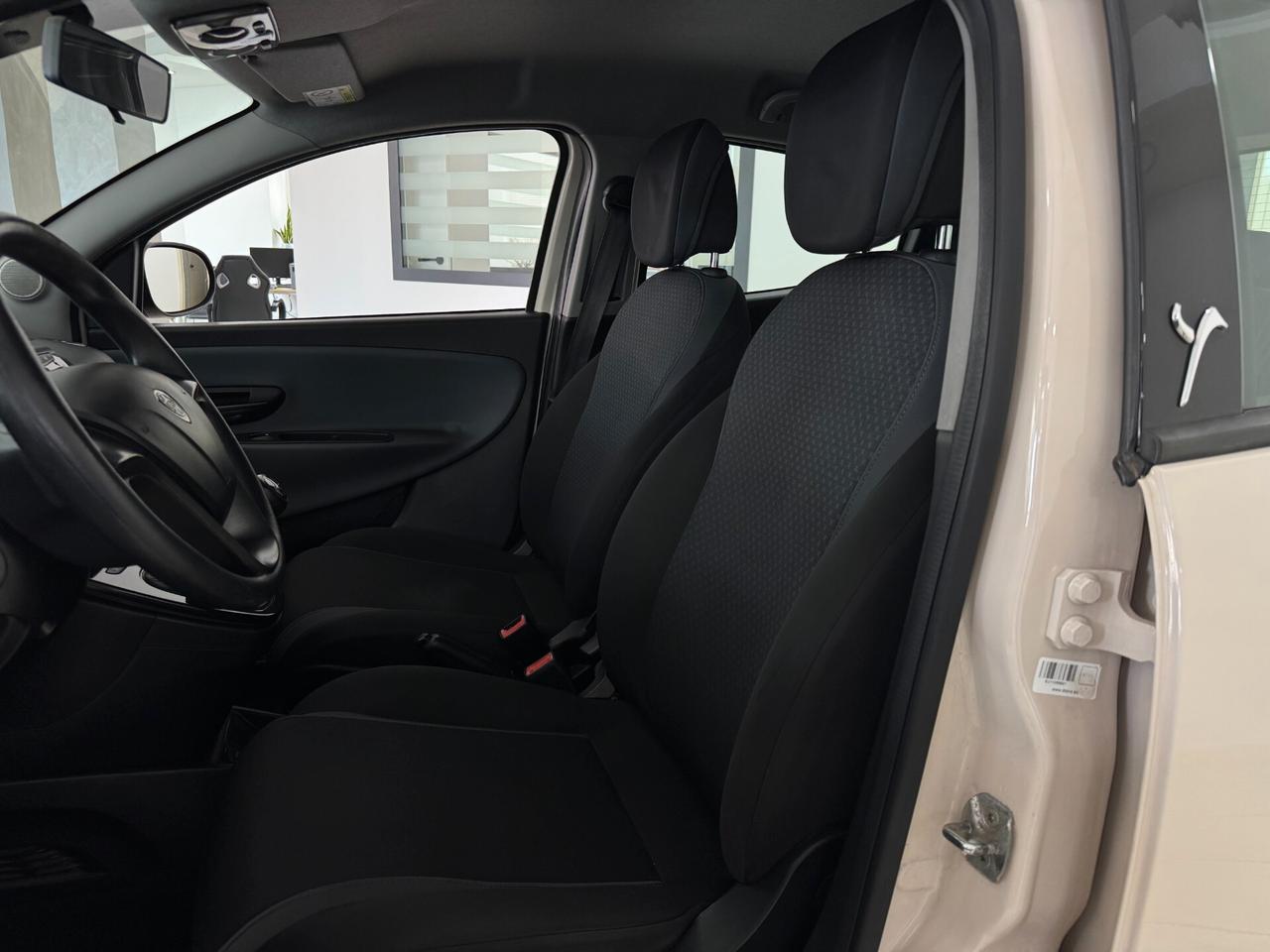 Lancia Ypsilon 1.2 69 CV 5 porte GPL Silver