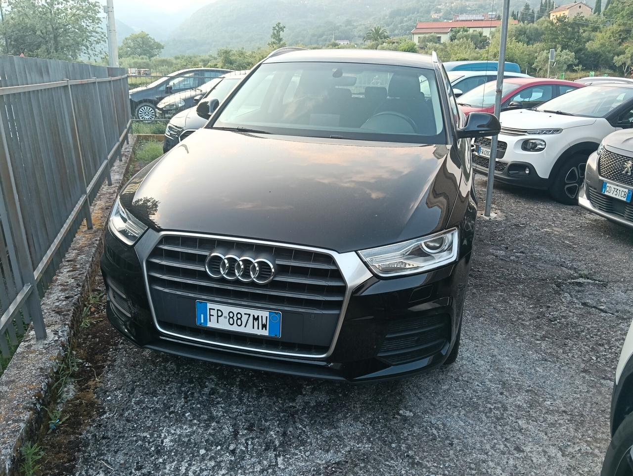 Audi Q3 2.0 TDI 120 CV Business