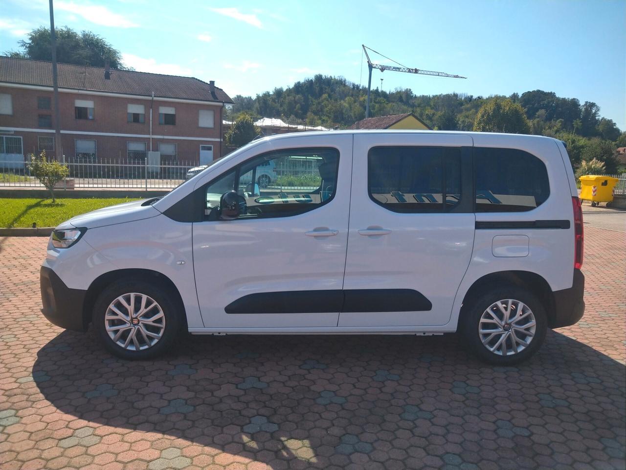 Fiat Doblo DOBLO' 4° serie COMBI 1.5 BlueHdi 100CV MT6 mod. Lounge *SENZA VINCOLO DI FINANZIAMENTO*