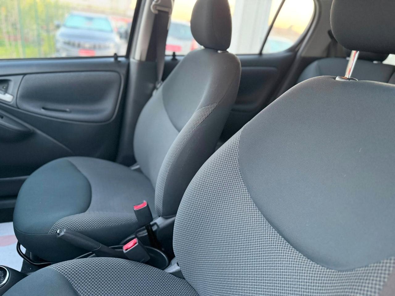 Toyota Yaris 1.4 D-4D 5 porte Sol OK NEOPATENTATI