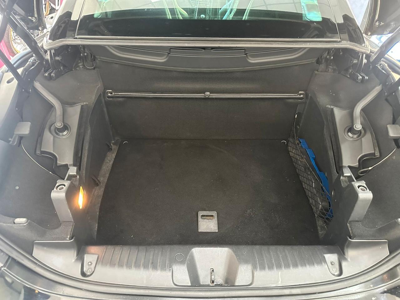 Peugeot 308 2.0 HDi 140CV CC Féline