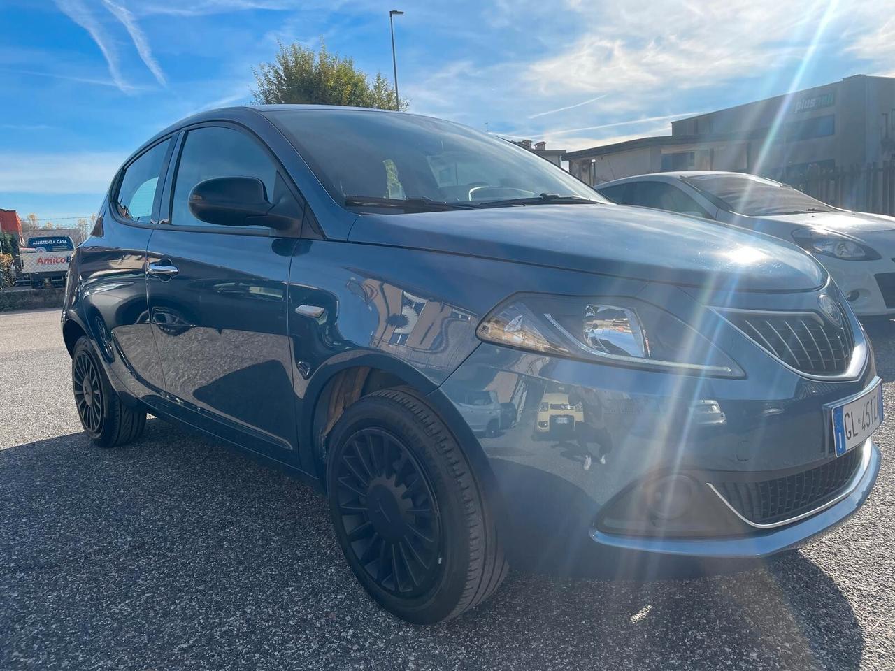 Lancia Ypsilon 1.0 Hybrid Ecochic Siler