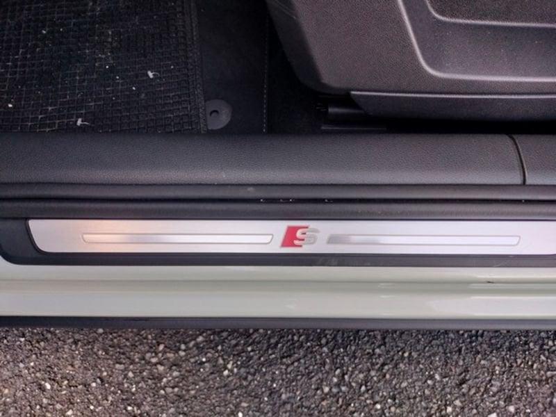 Audi Q2 2.0 30 TDI S LINE Interno ed esterno