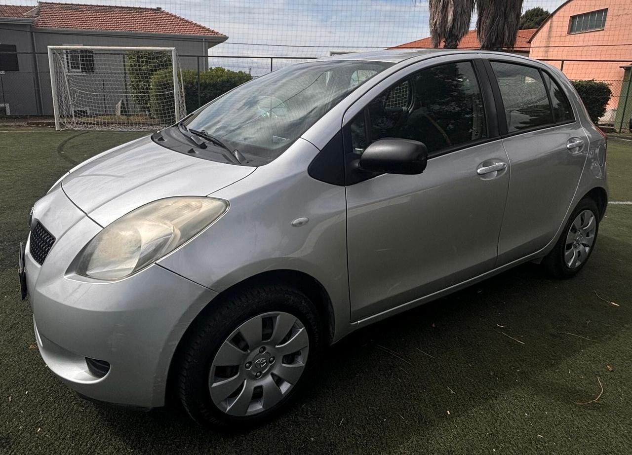 Toyota Yaris 1.0 5 porte