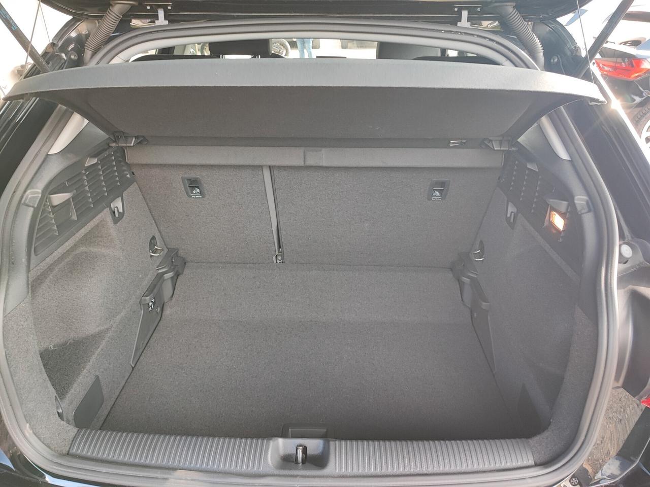 Audi Q2 30 TDI Business Design