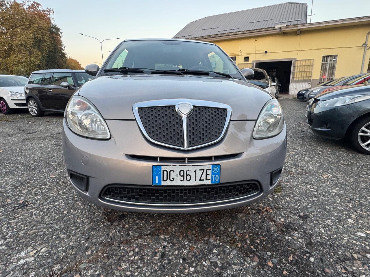 Lancia Ypsilon 1.4 Platino