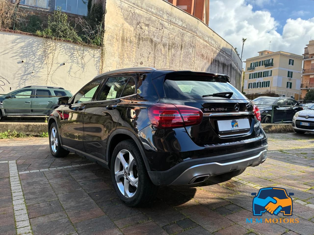 Mercedes GLA 200d Business auto 136 cv