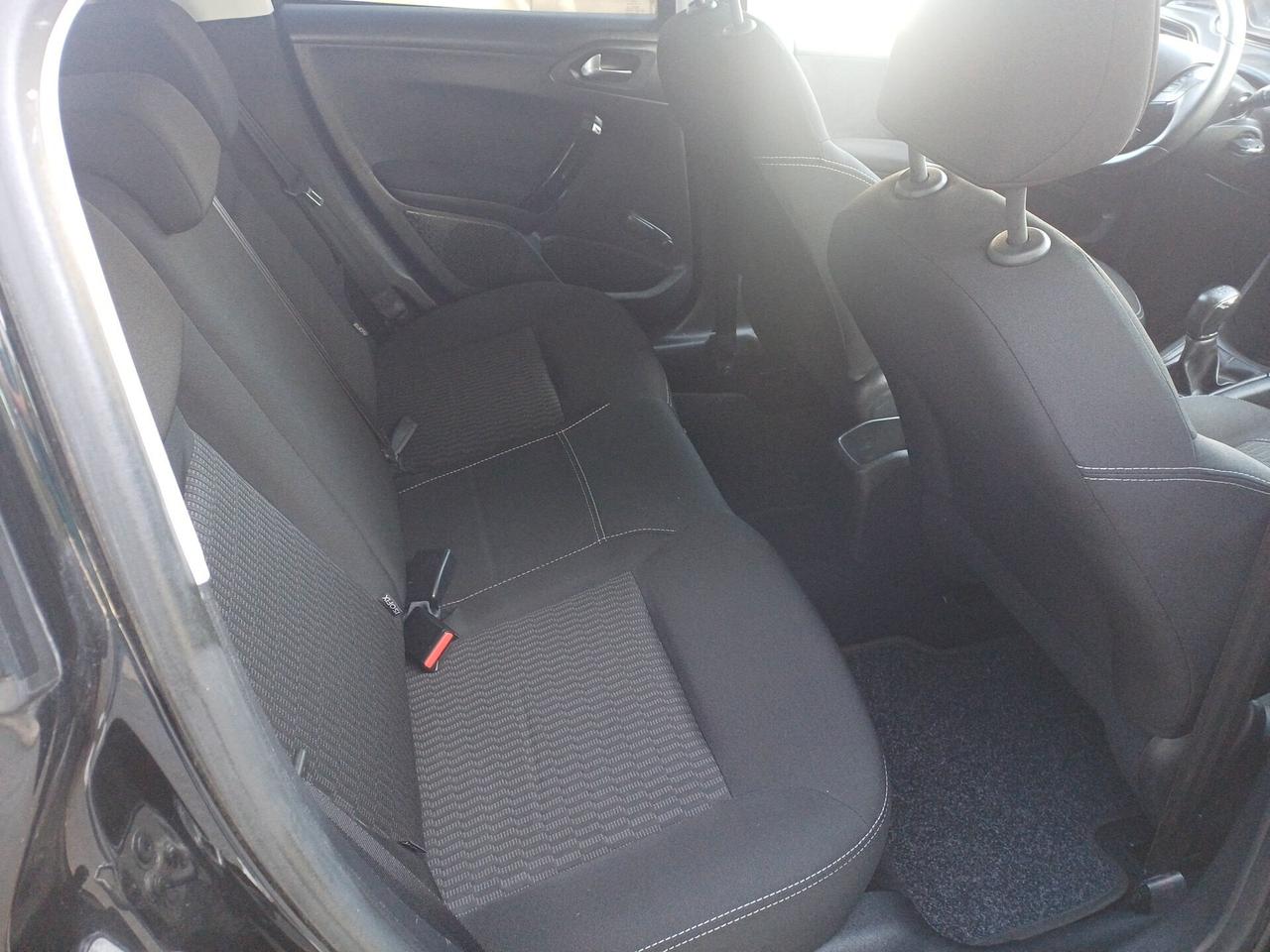 Peugeot 208 PureTech 82 5 porte Allure