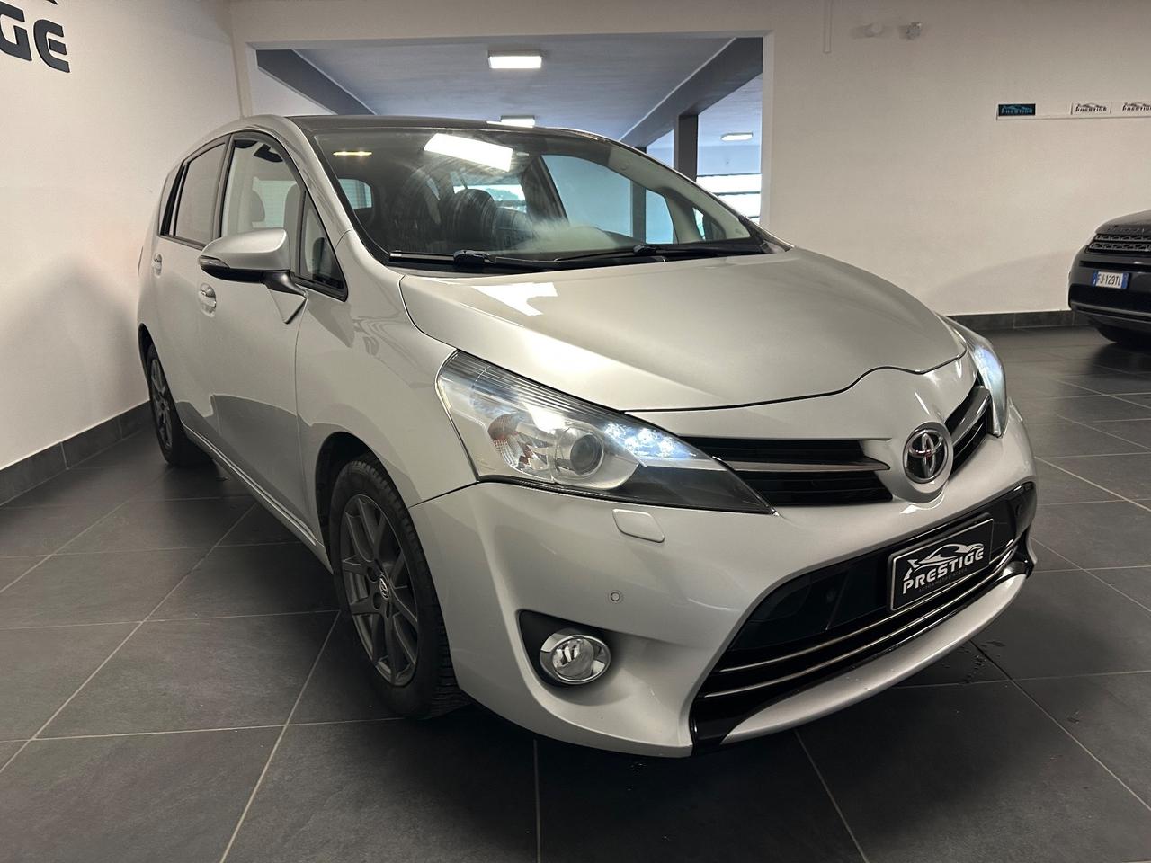 TOYOTA VERSO 1.6 D-4D 110CV GANCIO TRAINO