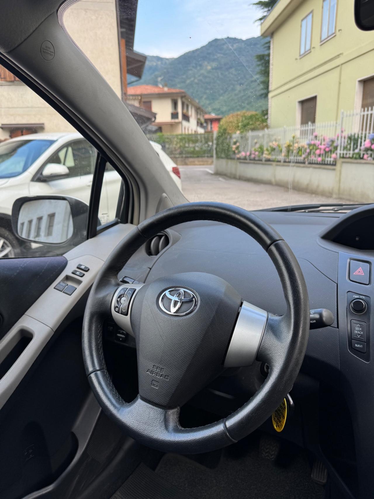 Toyota Yaris 1.0 5 porte