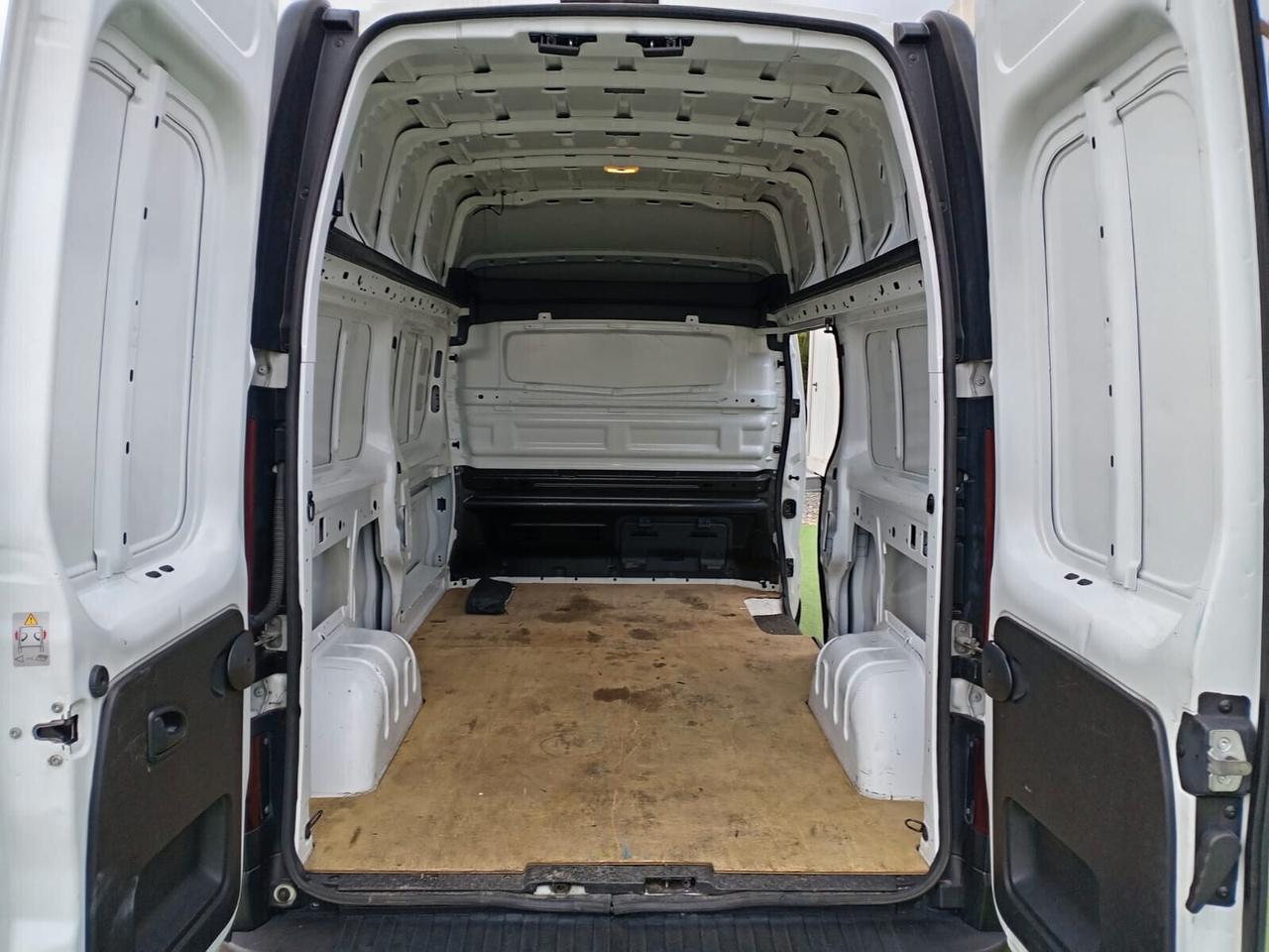 FURGONE CABINATO 3 POSTI RENAULT TRAFIC MOTORE SOSTITUITO