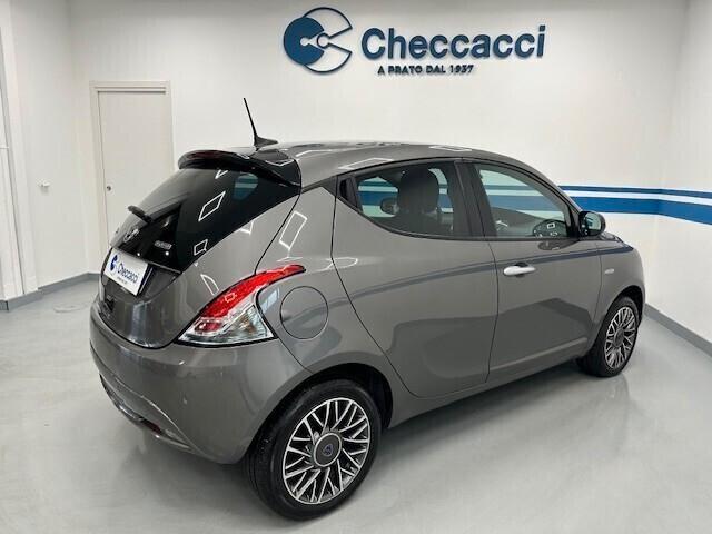 Lancia Ypsilon 1.0 FireFly 5 porte S&S Hybrid Silver