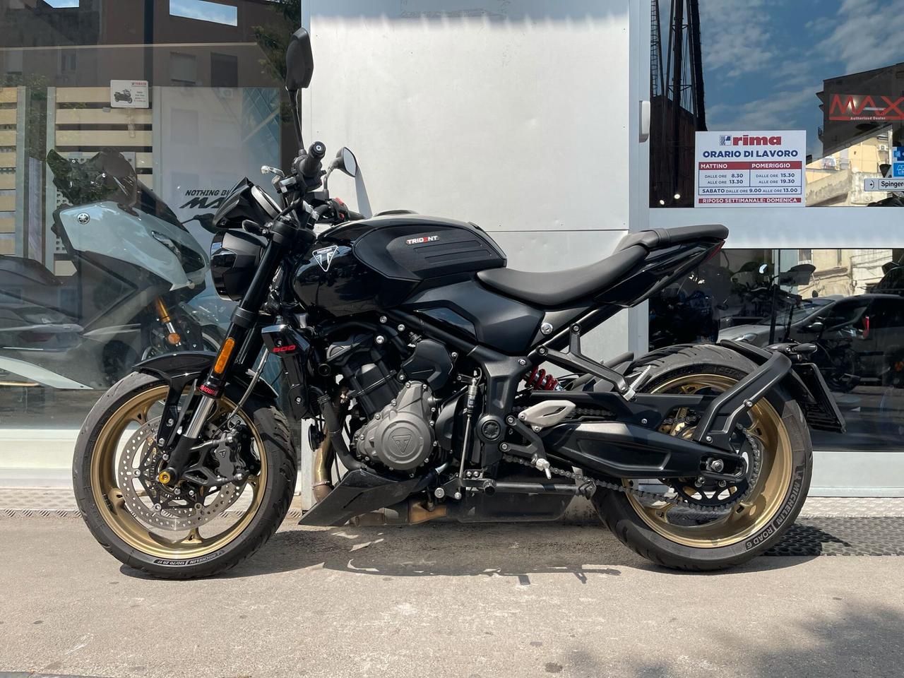 Triumph Trident 900