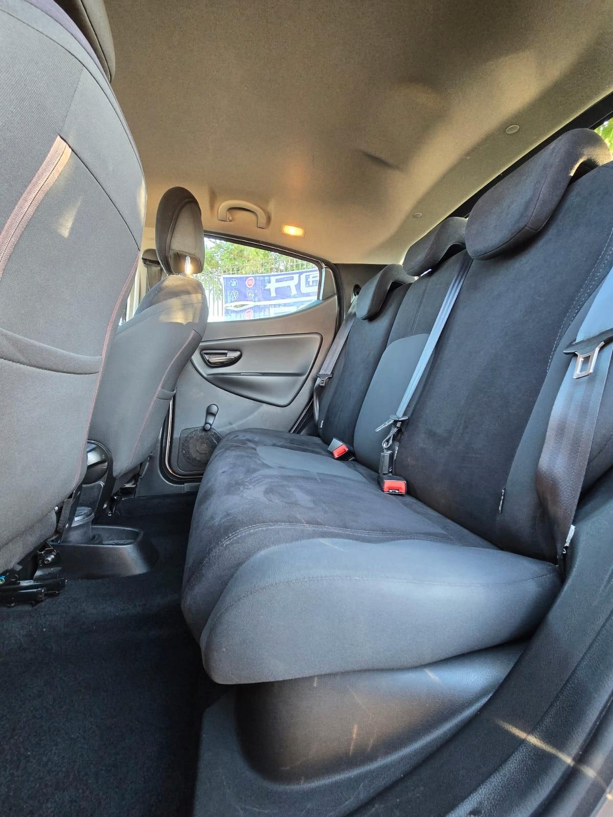 Lancia Ypsilon 1.2 69 CV Unyca