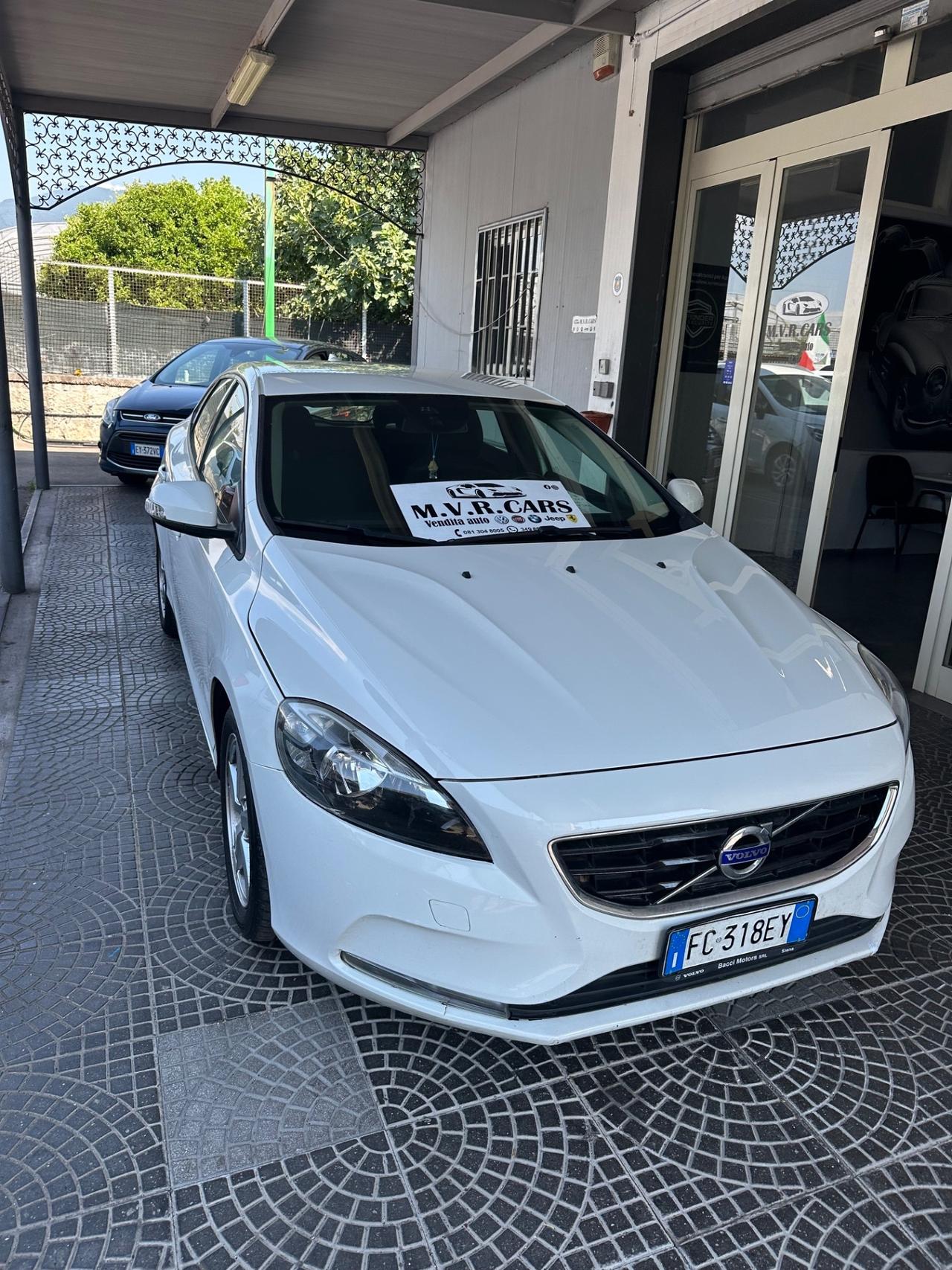 Volvo V40 D2 R-design Momentum