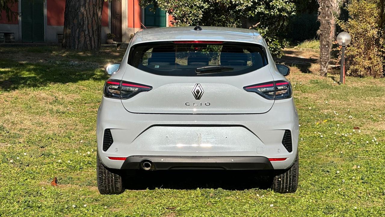 Renault Clio TCe 90 CV 5 porte Evolution 2025 solo 9.400KM LEGGI TESTO