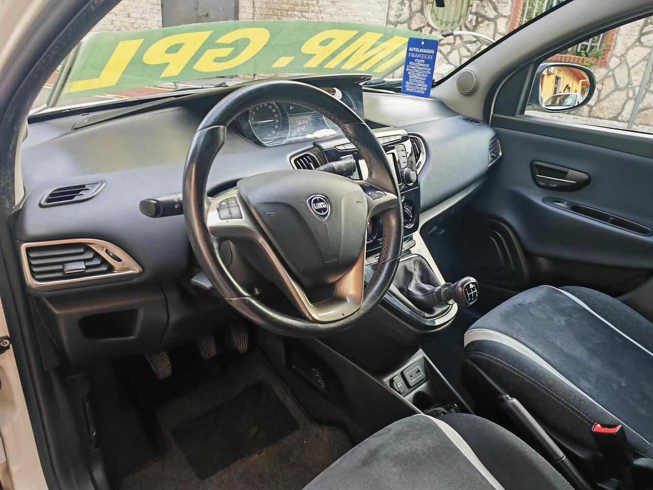 LANCIA YPSILON 1.2 BENZINA GPL ECOCHIC CV69 KW51 GOLD