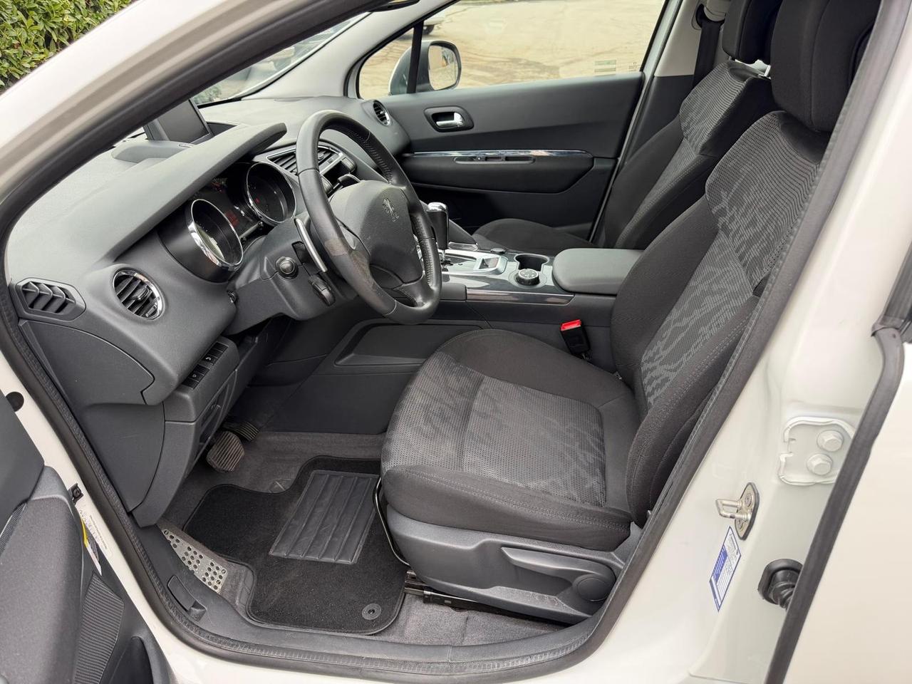 Peugeot 3008 1.6 HDi 112CV cambio robotizzato Tecno