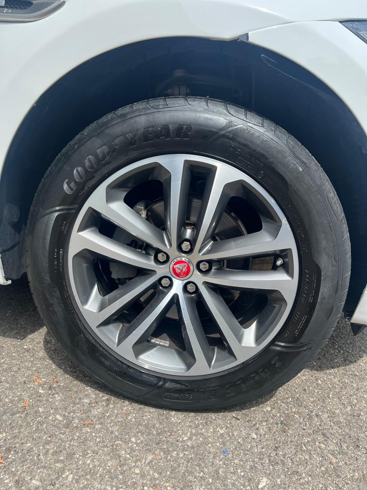 Jaguar F-Pace 2.0 D 180 CV AWD Portfolio
