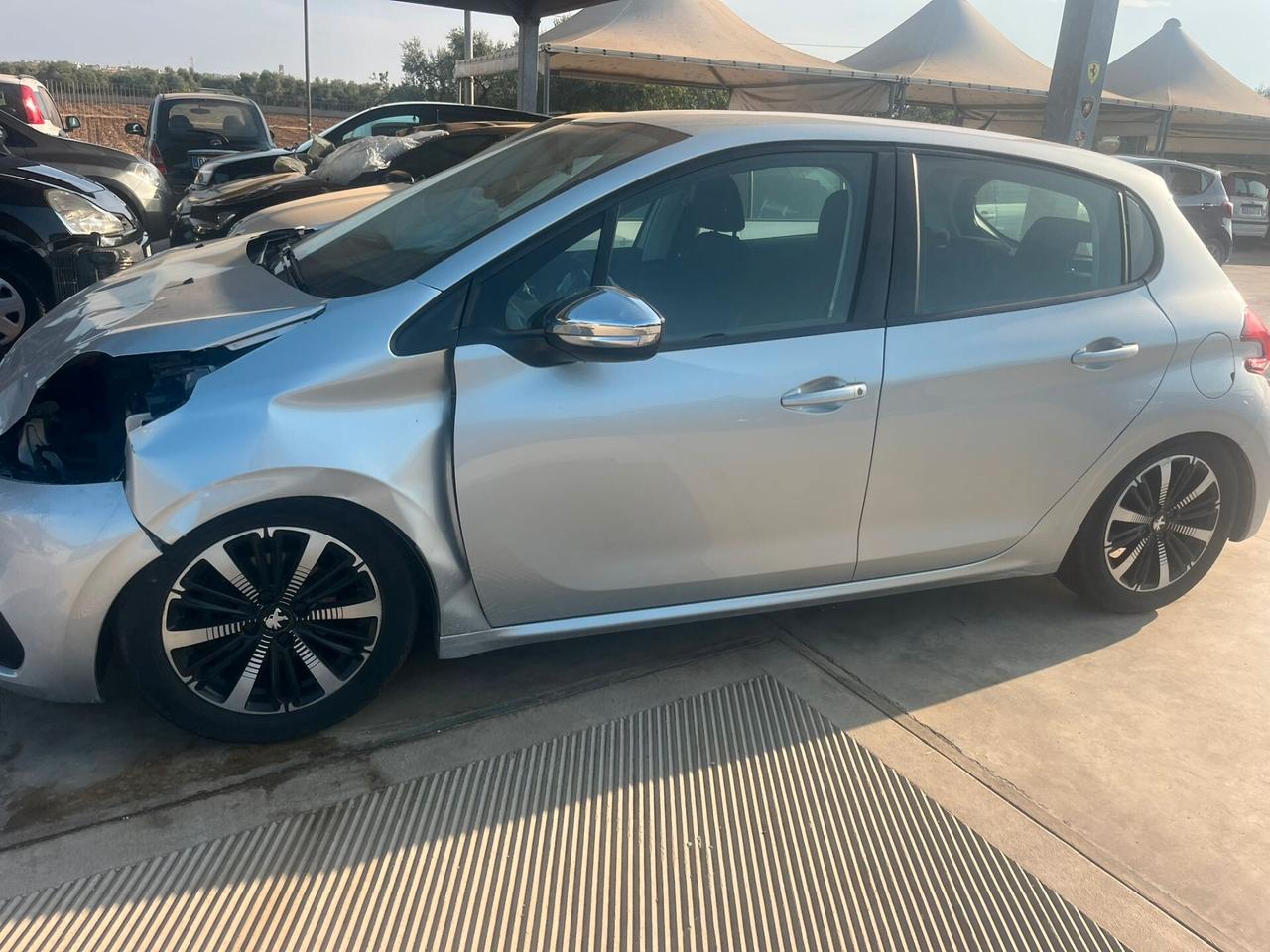 Peugeot 208 BlueHDi 100 5 porte Allure
