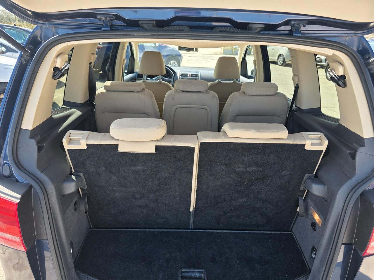 Volkswagen Touran 1.6 TDI HIGHLINE - 2011 7 POSTI