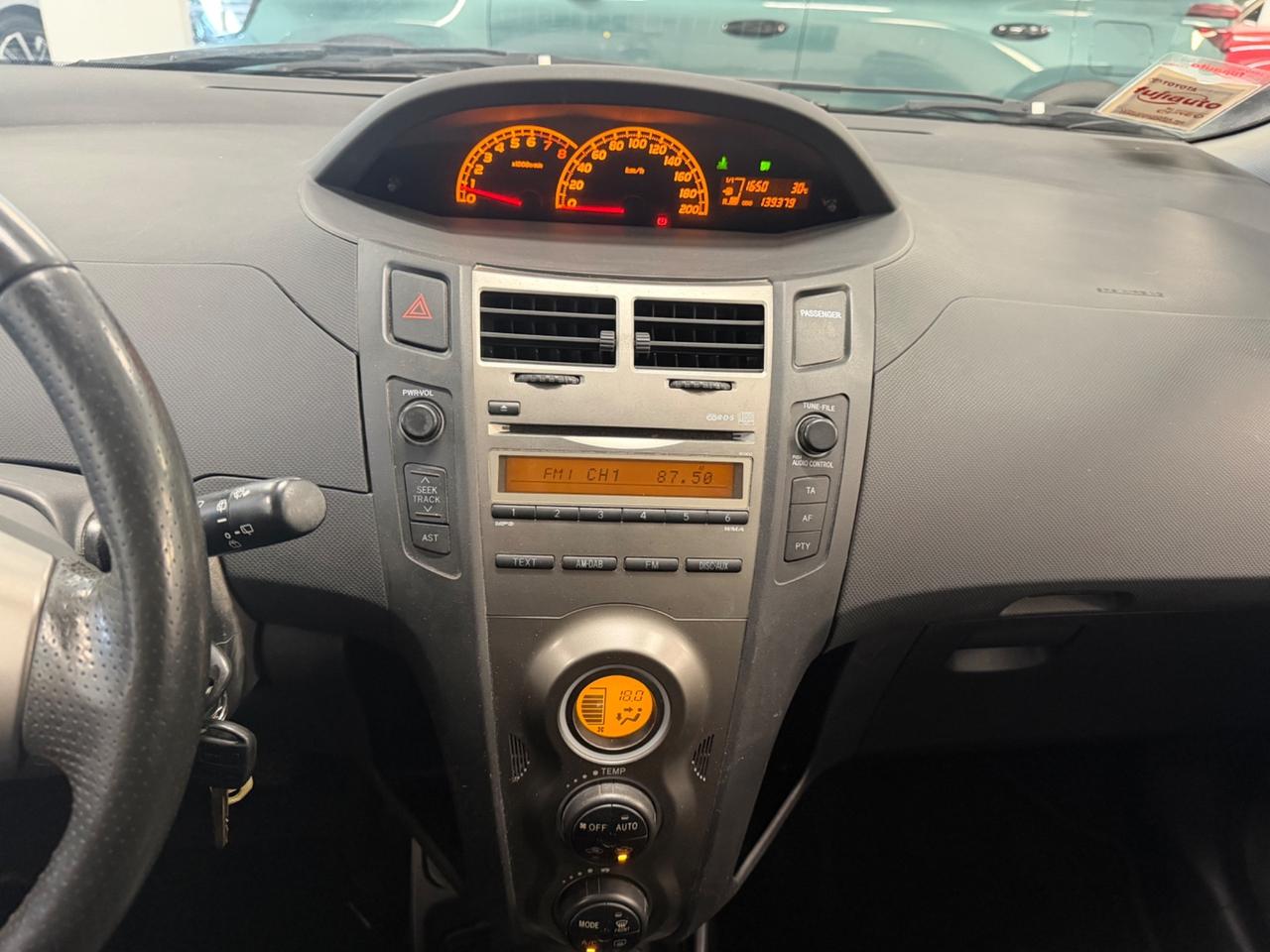 Toyota Yaris 1.0 5 porte Sol