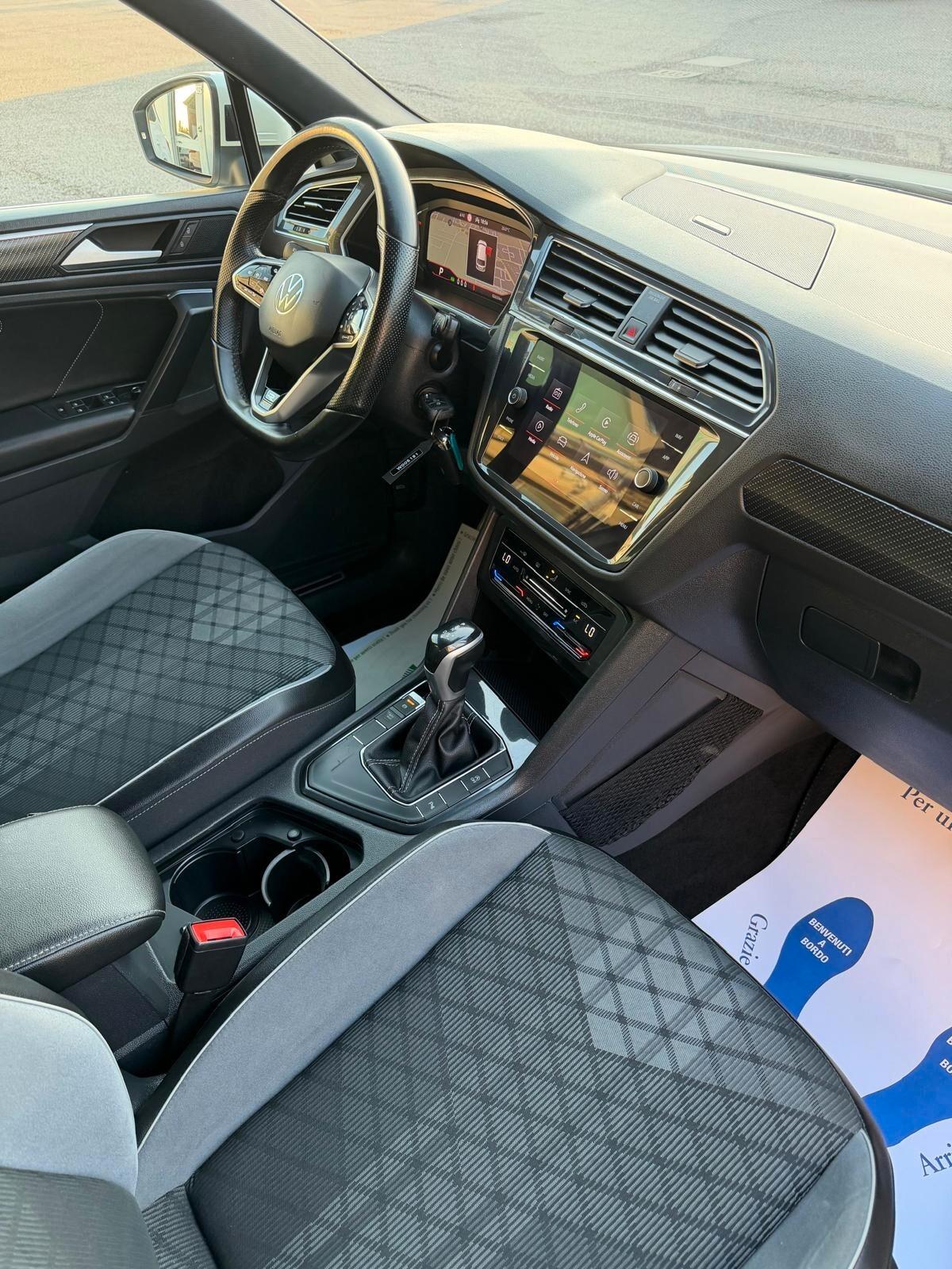 Volkswagen Tiguan 2.0 TDI 150 CV SCR DSG R-Line BIANCO PERLATO