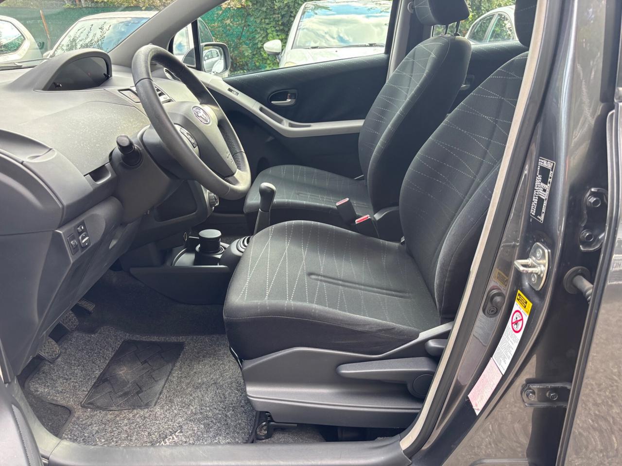 Toyota Yaris 1.3 5 porte Navi OK Neopatentati