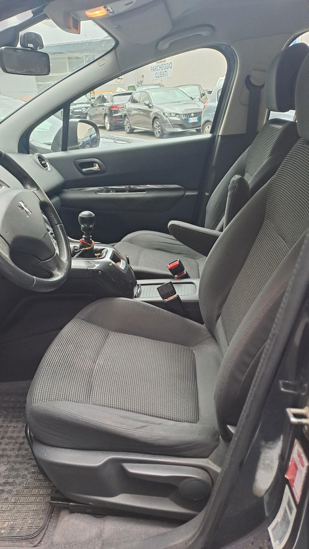 PEUGEOT 5008 1.6 HDi 112cv 7 POSTI