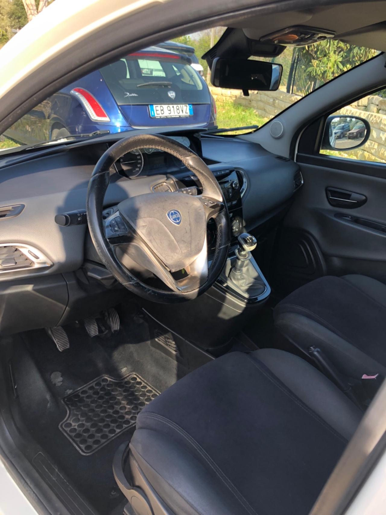 Lancia Ypsilon 0.9 TwinAir 85 CV 5 porte Metano Ecochic Gold