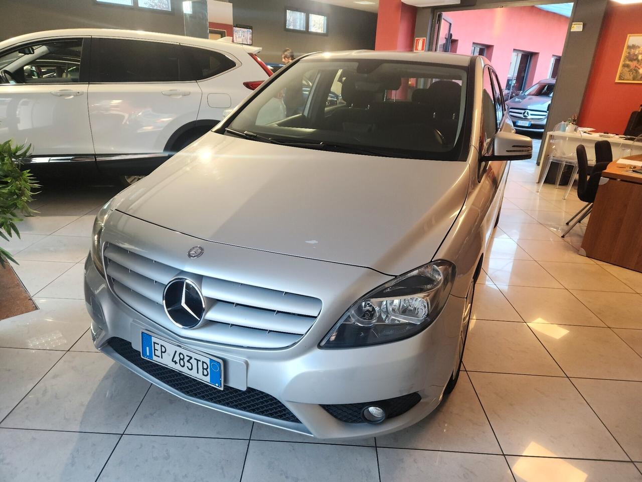 Mercedes-benz B 180