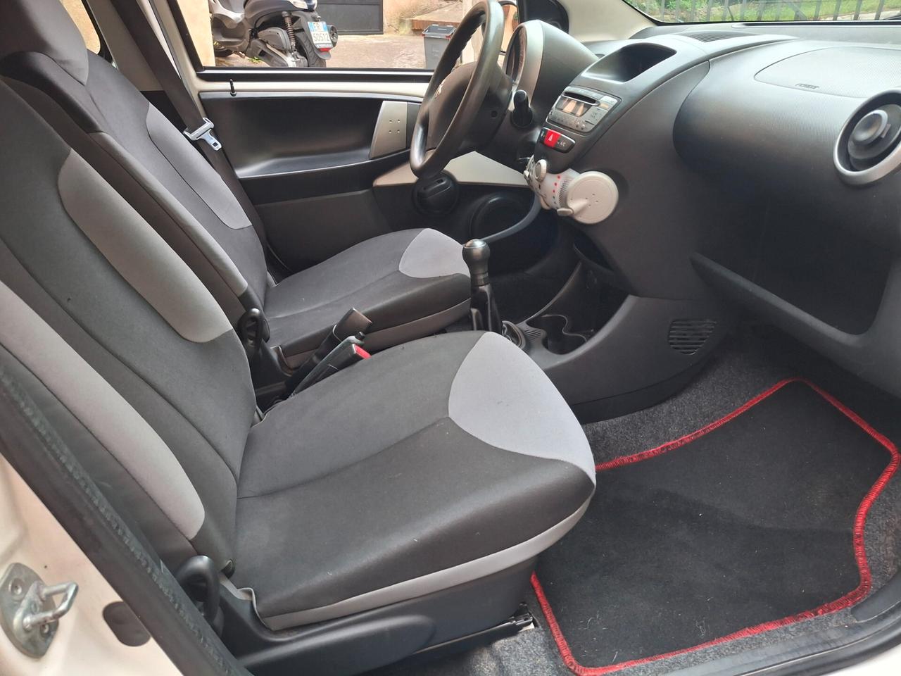 Peugeot 107 1.0 Benzina 68CV. 5 Porte-OK NEOPATENTATI-