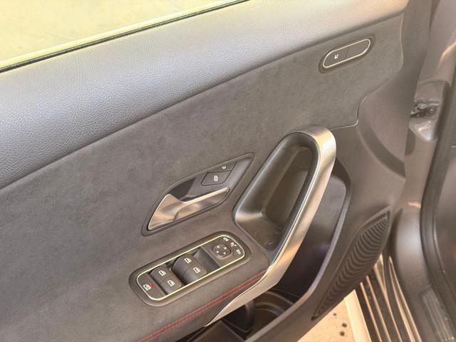 MERCEDES-BENZ A 200 Automatic AMG Line Premium
