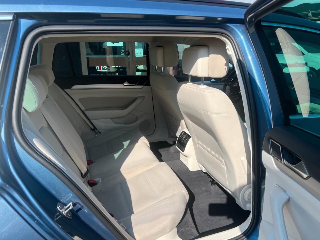 Volkswagen Passat station Wagon 1.6 TDI Automatica