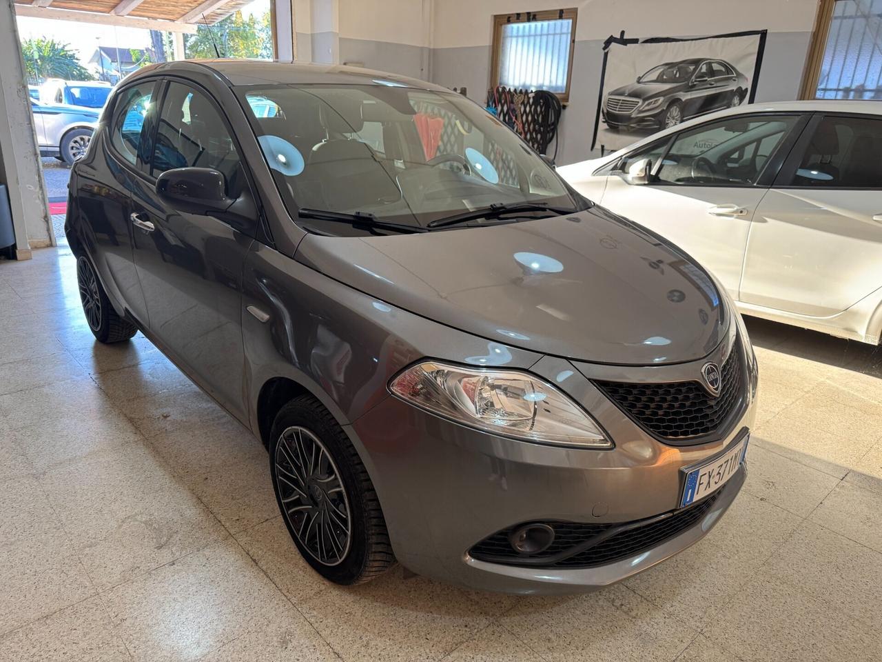 Lancia NEW Ypsilon 1.2 69 CV 5 porte Gold