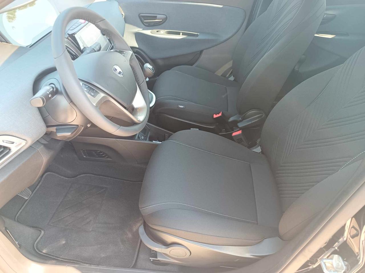 Lancia Ypsilon 1.0 FireFly 5 porte S&S Hybrid Silver Plus