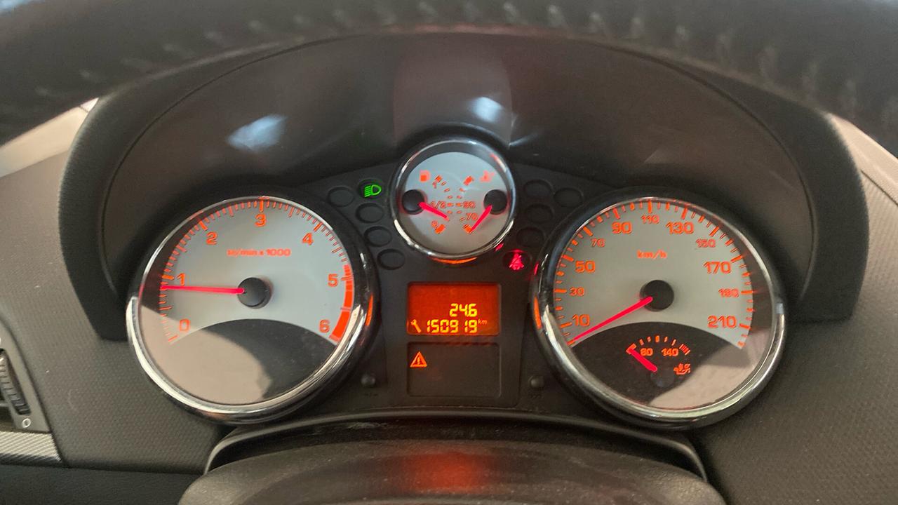 Peugeot 207 1.6 HDi 5p. "Bella con Tetto pan & Pelle Féline"