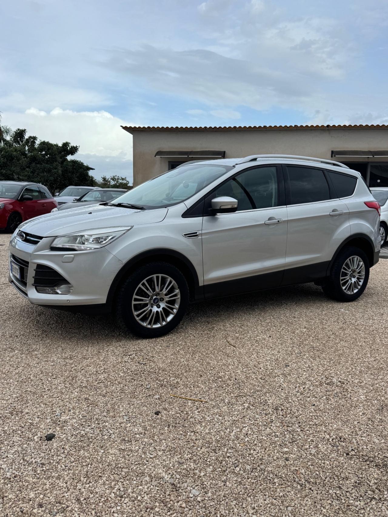 Ford Kuga 2.0 TDCI 140 CV 4WD Powershift Titanium
