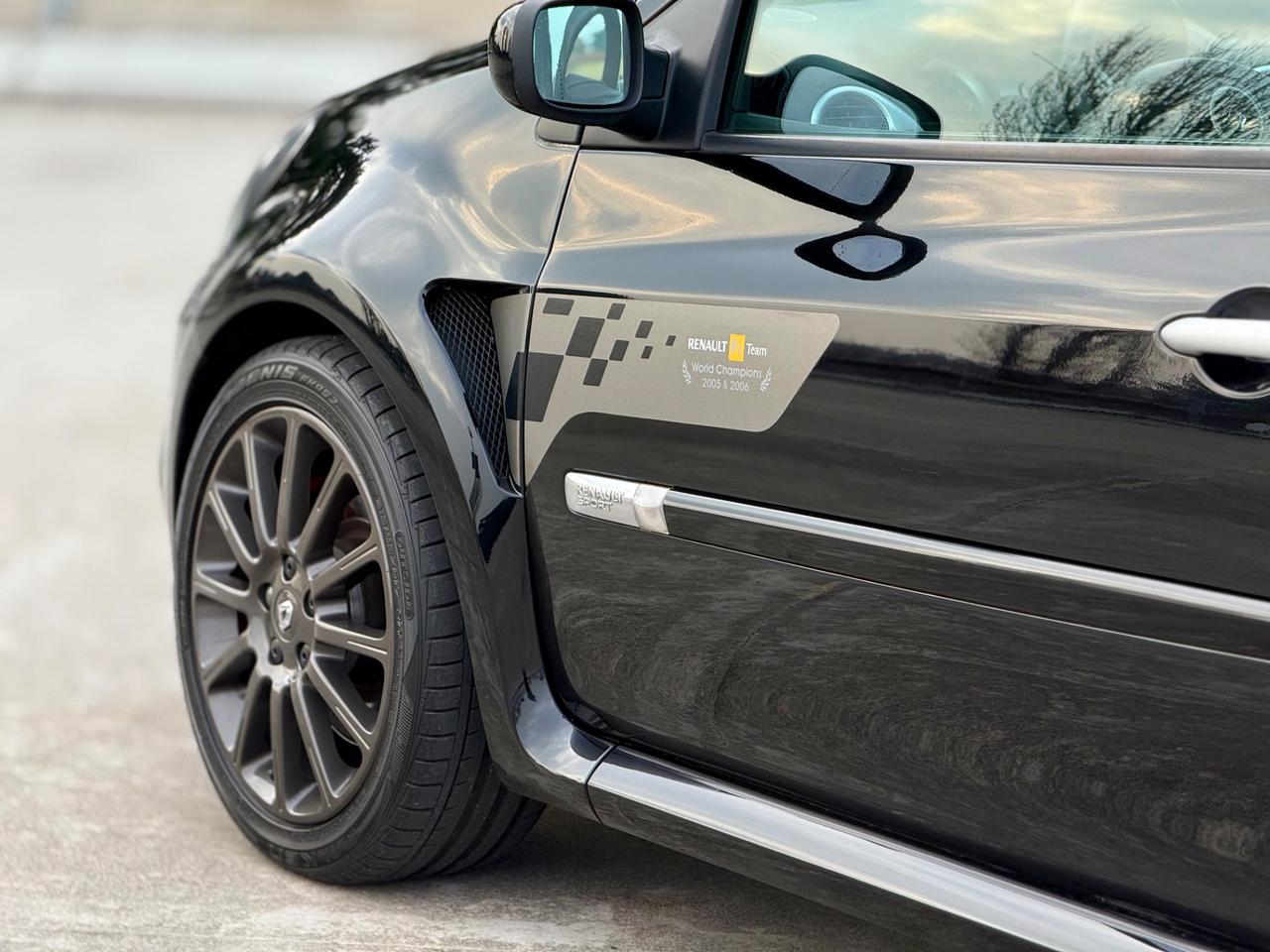 Renault Clio 3 RS F1 R27 N3196 197cv 2008