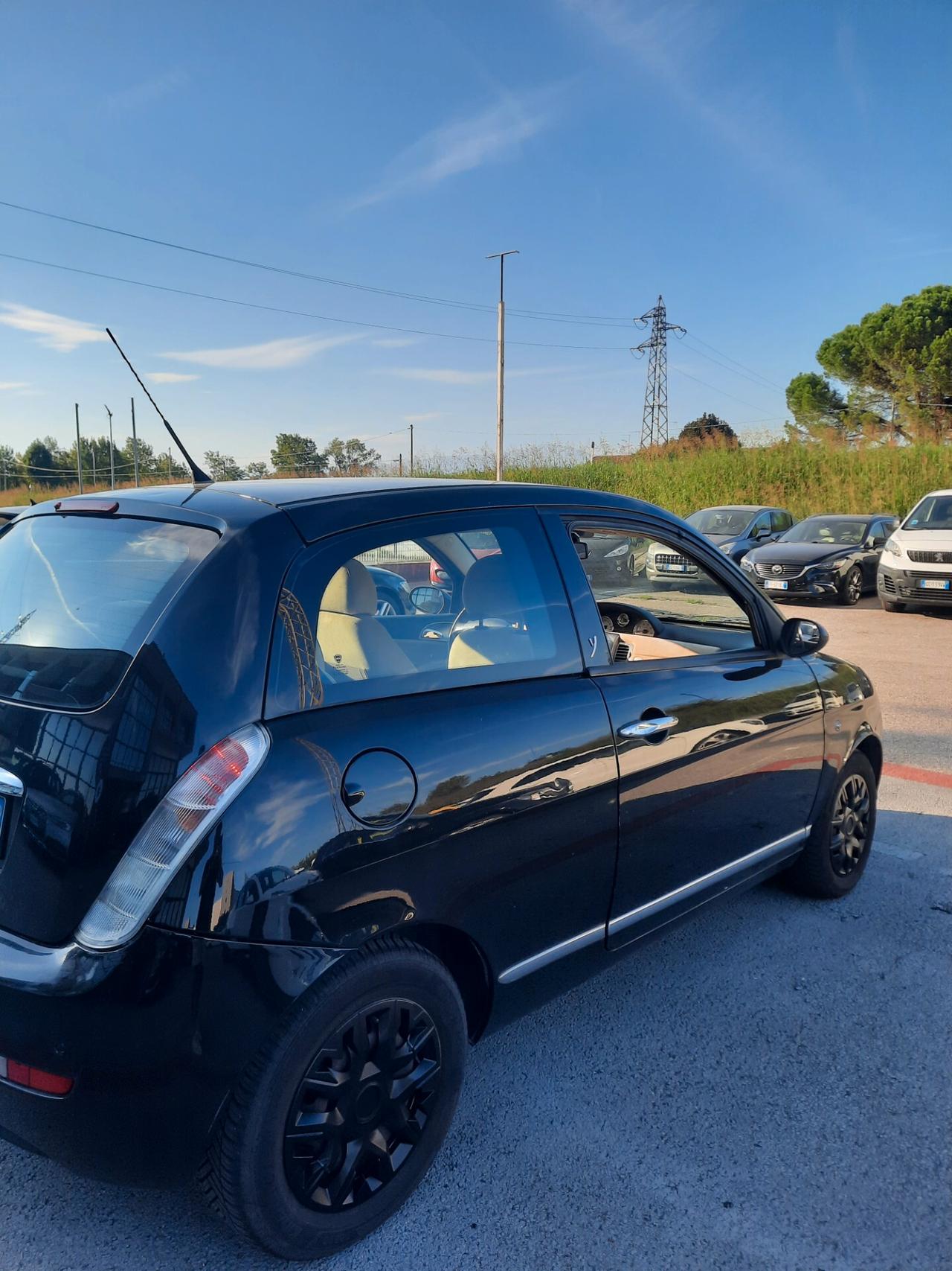 Lancia Ypsilon 1.2 Platino OK NEOPATENTATI